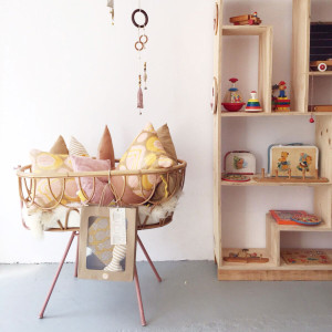 Achtung! baby in Den Haag tweedehands kinderkleding en vintage speelgoed