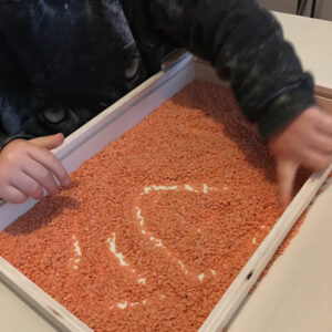 James: ik maak een driehoek mama!