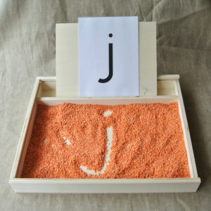 Letters oefenen met een schrijfdoos