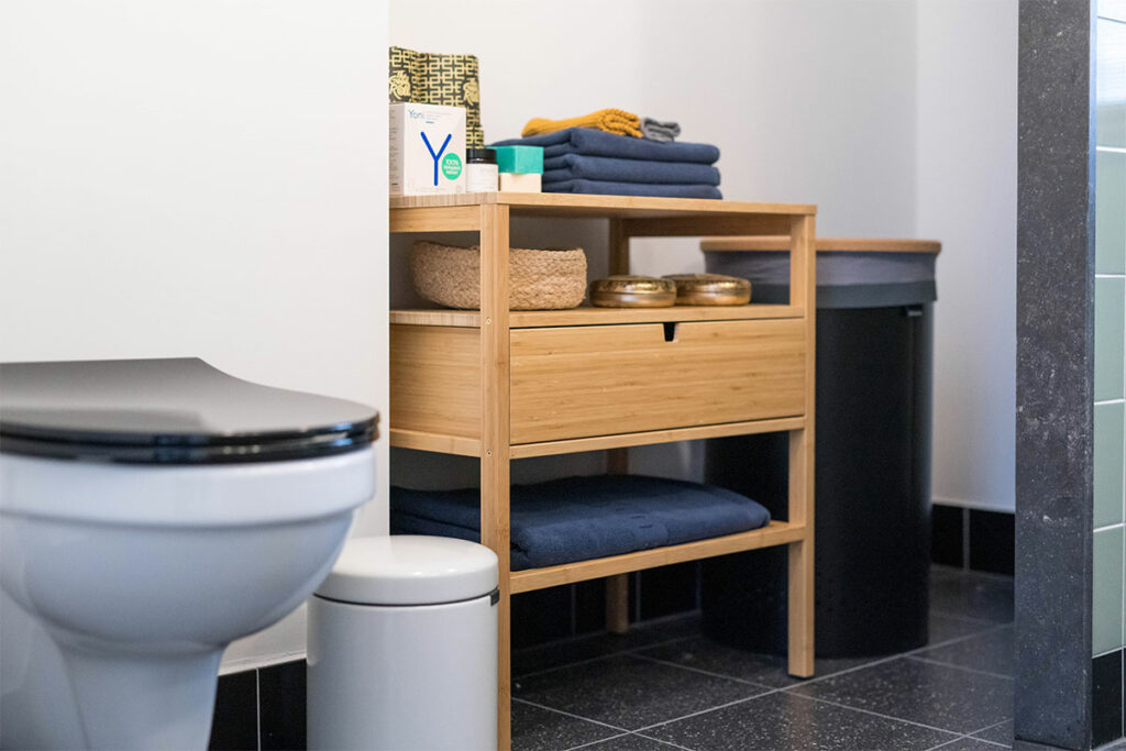 duurzame badkamer jaren 30 huis brabantia prullenbak wasmand