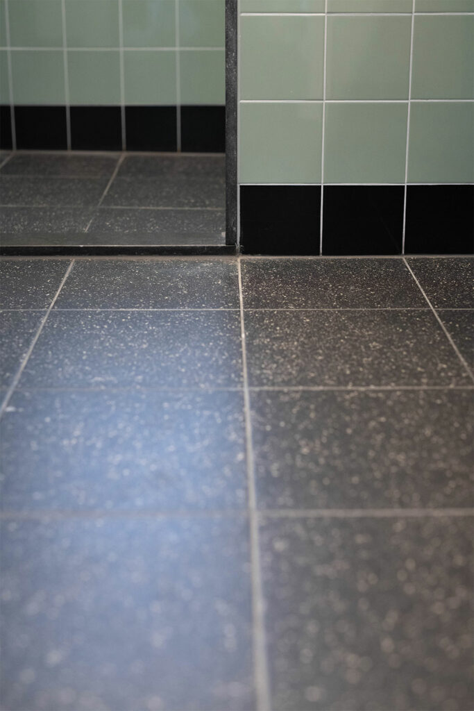 duurzame badkamer jaren 30 huis mosa terrazzo granito